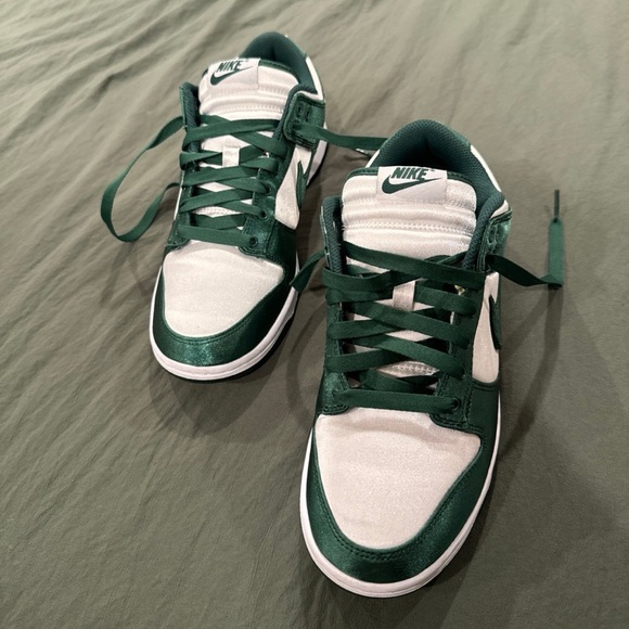 Nike Green Satin Effect Unisex Low Dunks - Picture 2 of 5